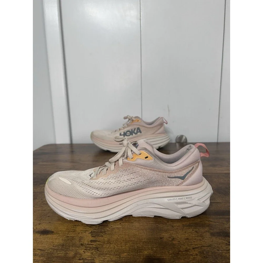 Hoka One One HOKA Bondi 8 Cream Vanilla Colorway running Track Outdoor Sz 7.5B